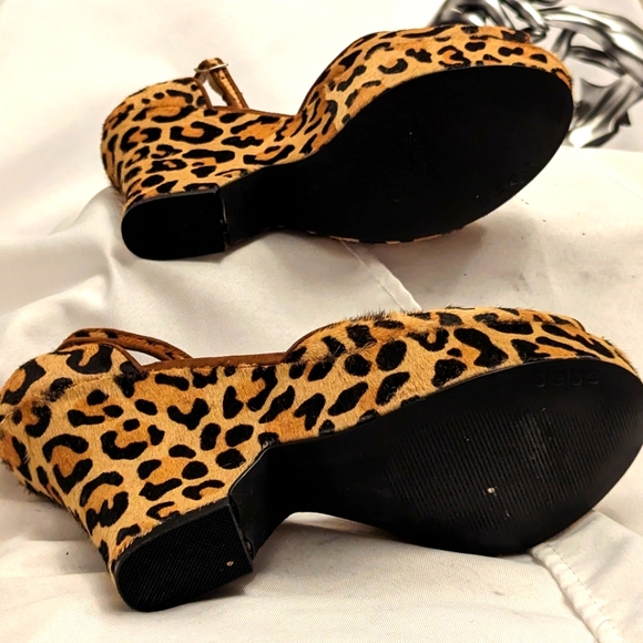 Bebe platform sandals in a cheetah pattern - Picture 9 of 10